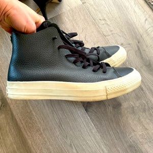 Converse women’s sz 7 leather w Nike lunar insoles